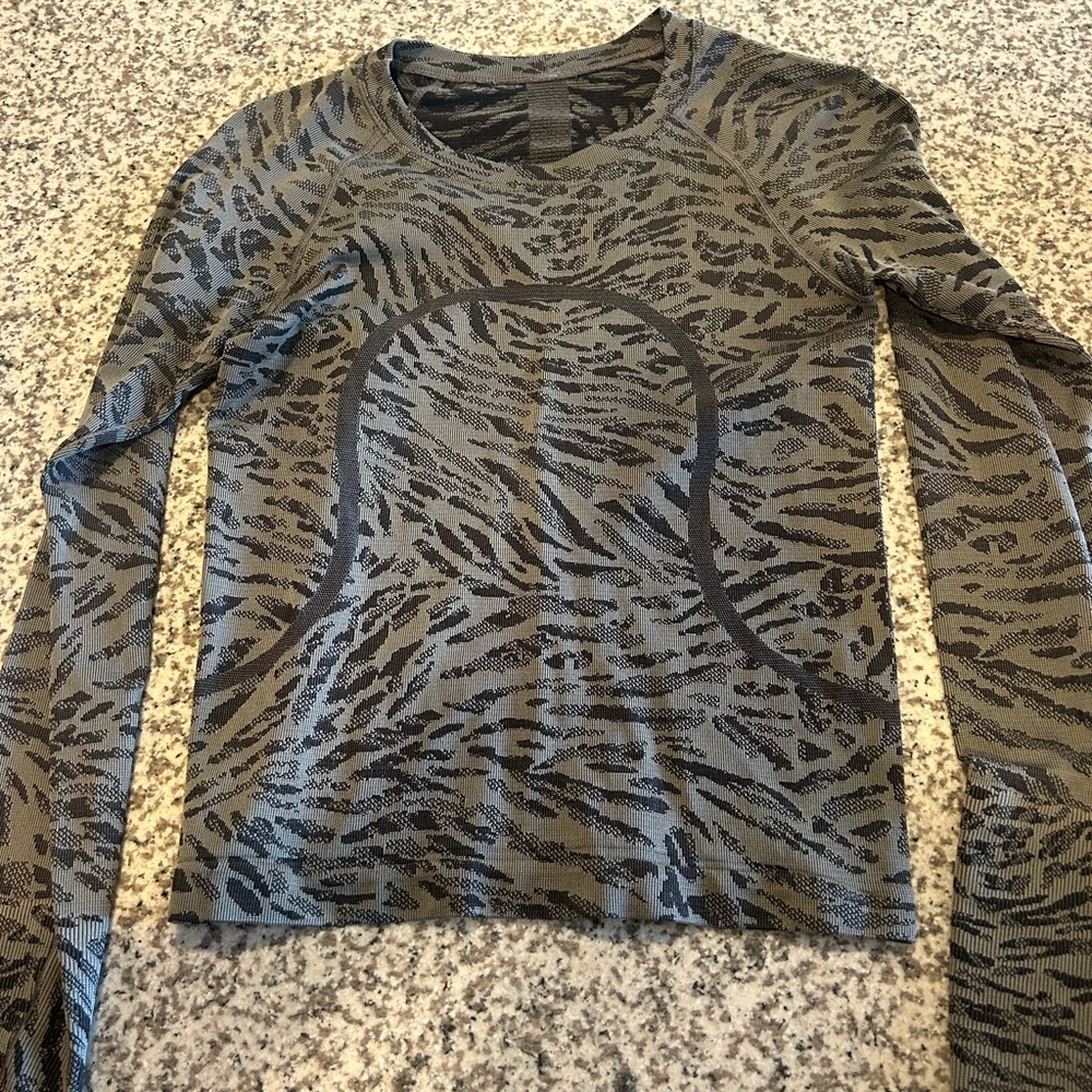 Lululemon Athletica Black Patterned Long Sleeve Top